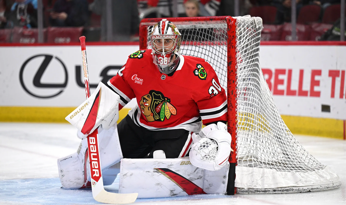 Pro goaltender Spencer Knight in net